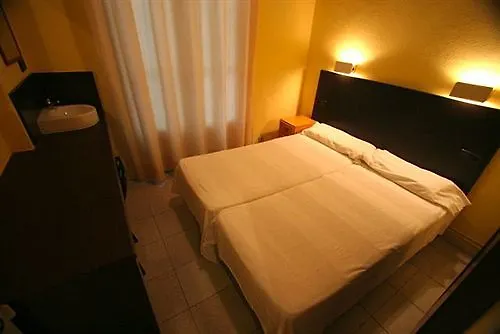 ברצלונה Hostal Baires בית הארחה