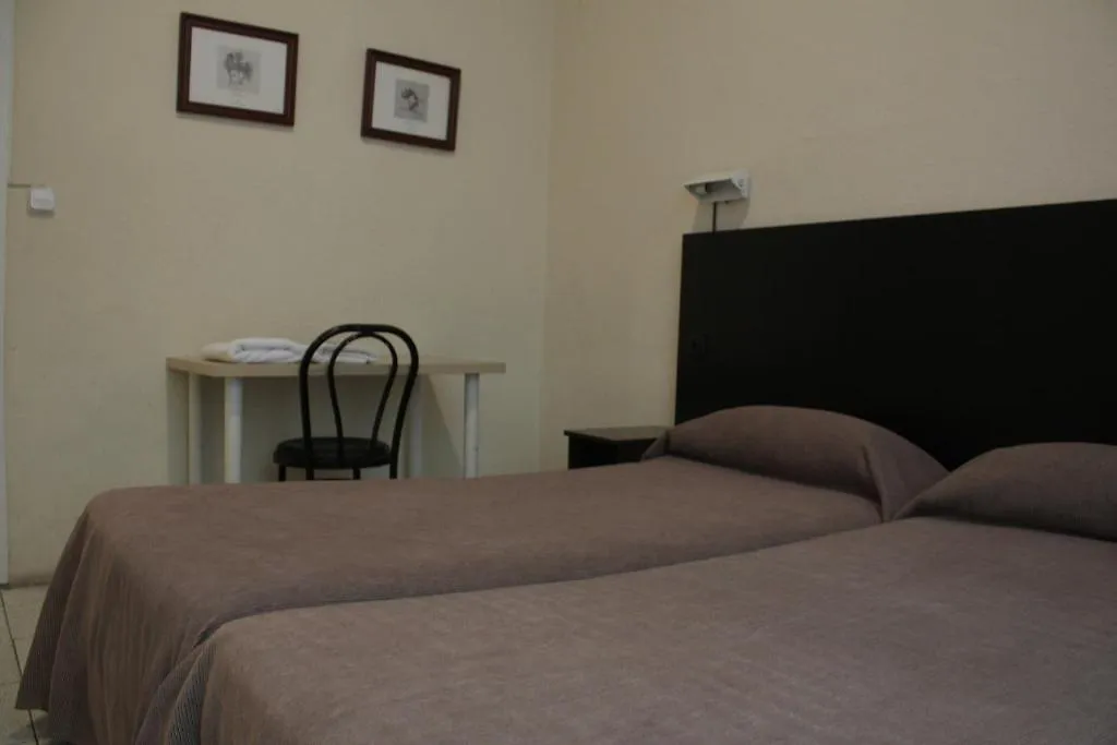 Konukevi Hostal Baires Barselona İspanya